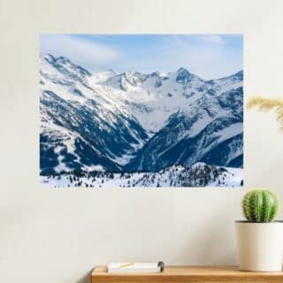 Tableau Montagne Vallée enneigée des Alpes majestueuses