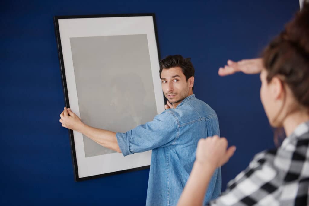 A quelle hauteur accrocher un tableau ? Ne vous trompez plus ! Astuces et conseils 148408492 m